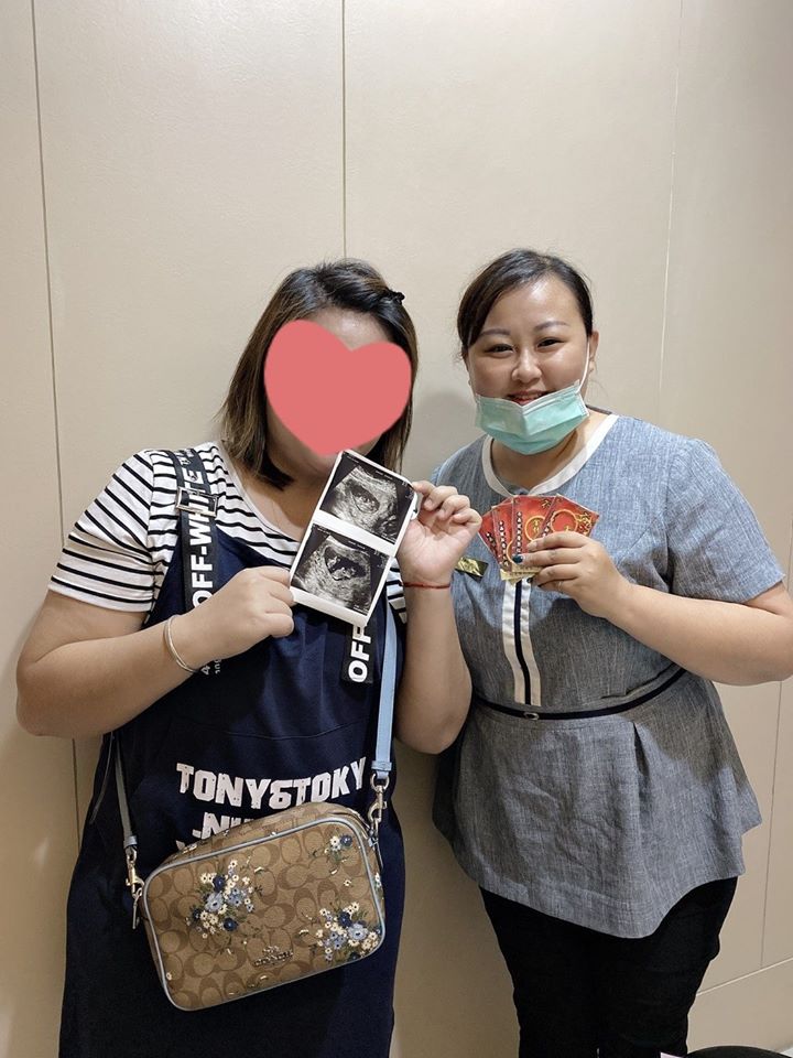成功案例與諮詢師合照 感謝她陪伴這段療程